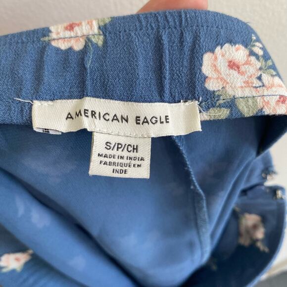 American Eagle Floral Mini Skirt - Size Small - Trendy & Chic - Picture 8 of 9